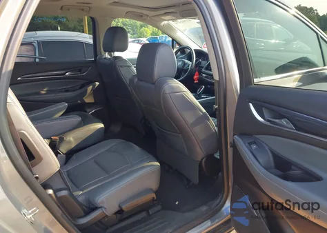 2018 Buick Enclave Essence z USA, uszkodzony, nr VIN 5GAEVAKW2JJ277616